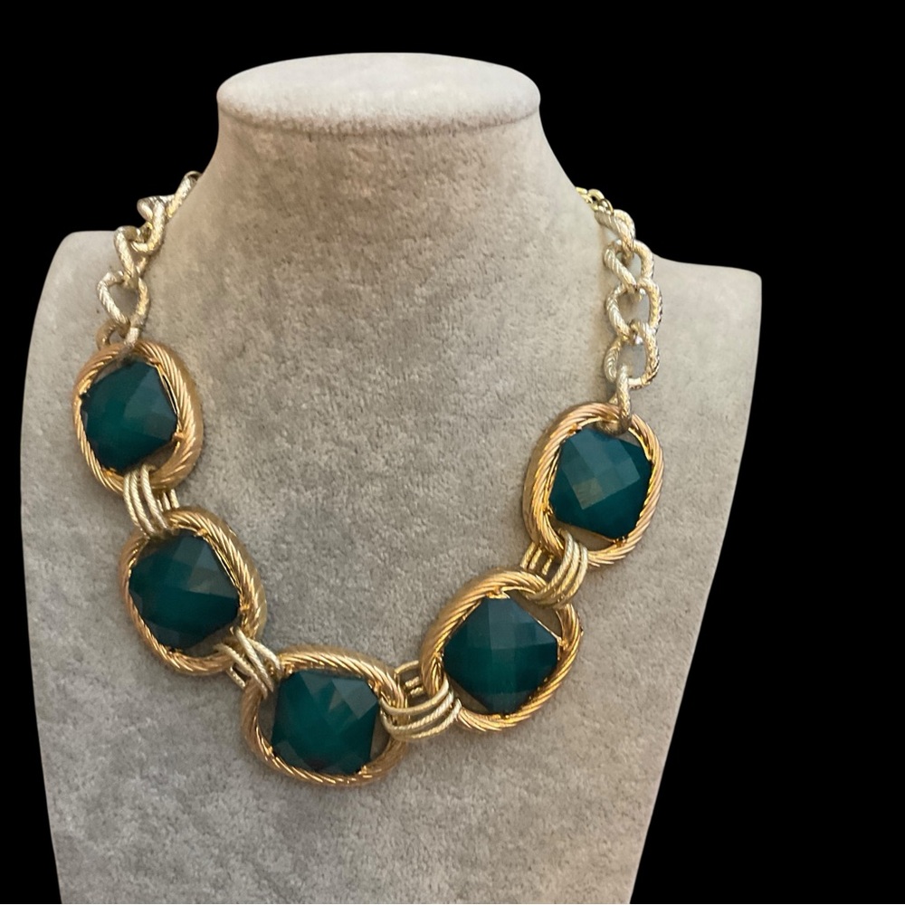 Elegant Gold and Green Necklace